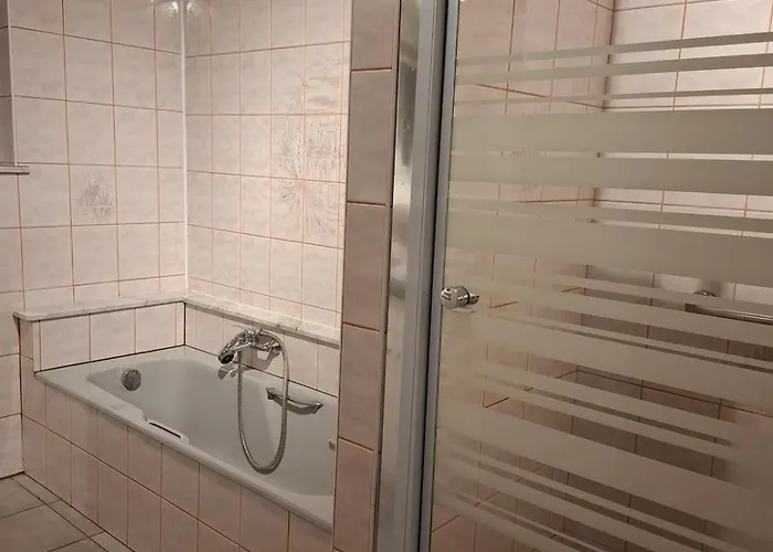 Maison Familiale En Lisière De Forêt * Val-et-Chatillon